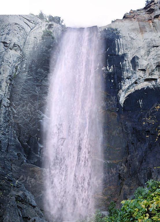 逃离废弃高校